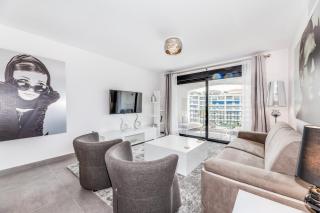 by RIVA - Incredible, Stylish 2 Bedroom Apt in Puerto Banus Gardens - Marbella - 8