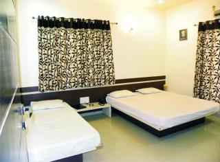 Hotel Shradha Saburi Palace - Shirdi - 3