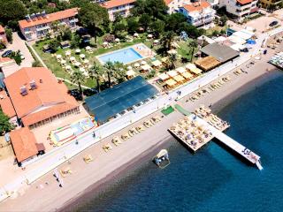 Palm Beach Hotel - Küçükkuyu - 0