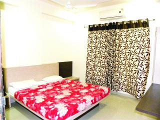 Hotel Shradha Saburi Palace - Shirdi - 1