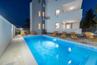 Villa Star 5 a centrally located ap. with a pool - Novalja - 6