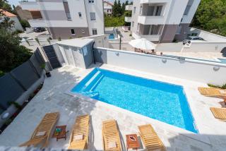 Villa Star 5 a centrally located ap. with a pool - Novalja - 3