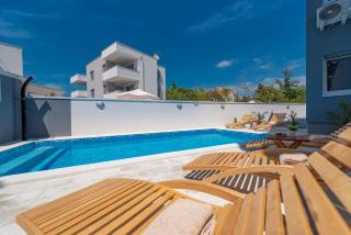 Villa Star 5 a centrally located ap. with a pool - Novalja - 5