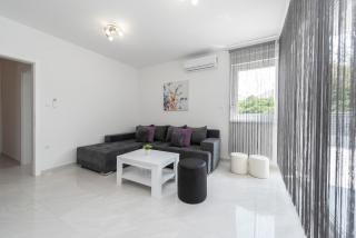 Villa Star 5 a centrally located ap. with a pool - Novalja - 1