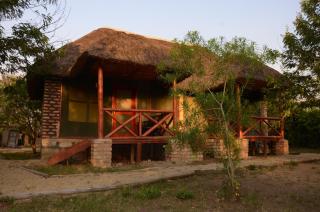 Irungu Forest Safari Lodge - Katunguru - 3