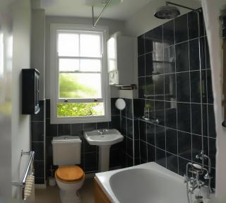 Warwick Victorian Apartment - 6