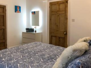 THE OLD RECTORY SOUTHCOTT APARTMENT in Jacobstow 10 mins to Widemouth bay and Crackington Haven,15 mins Bude,20 mins tintagel, 27 mins Port Issac - Jacobstow - 2