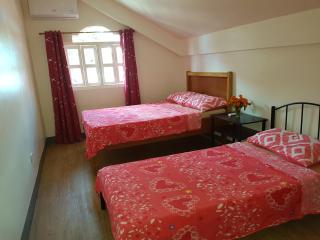 OMG Guesthouse Room for 3 Upper level - Licup - 9