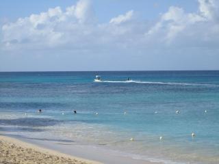 Tropical Sunset Beach Apartment Hotel - Saint James - 3