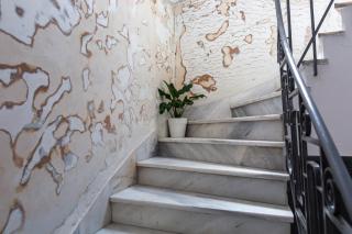 Central 2-Bedroom Apartment with Rooftop Access! EP9G - 1