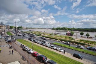 Le Port de la Lune - Vue panoramique sur les Quais - 2