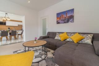 S&I Peaceful Holiday Home With Pool & Jacuzzi - Galovac - 4
