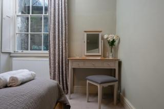 Stunning Royal Crescent Apartment with 3 Bedrooms - Bath - 5