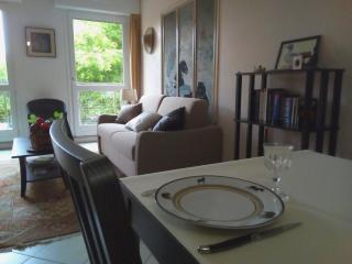 Quiet and Spacious 80m2 Flat Near Historic Center and Quays - 5