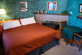 Crandell Mountain Lodge - Waterton Park - 1