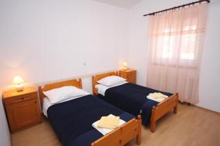 Family friendly seaside apartments Jezera, Murter - 9502 - 2