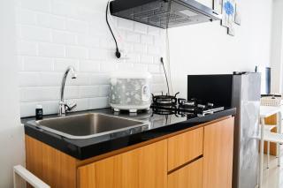 Homey Studio Signature Park Grande Apartment By Travelio - Jakarta - 5