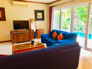 Thai Family karon Pool Villa 泰如家卡伦3卧泳池别墅 - Strand Karon - 3