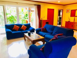 Thai Family karon Pool Villa 泰如家卡伦3卧泳池别墅 - Strand Karon - 4