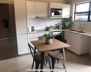 Trendy Melrose Apartment - 9