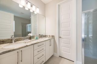Lovely Home Near Disney With Pool Table, Wet Bar And Waterpark Resort Access At Encore Resorts Reunion - 300Fl - Kissimmee - 2