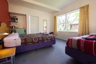 Sequoia Lodge Backpackers - 3