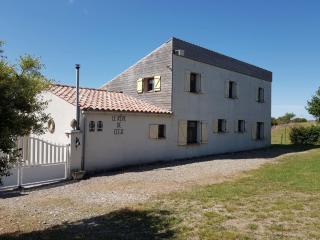Villa with heated pool and hot tub - Vélieux - 0