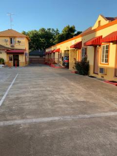 Budget Motel - 1