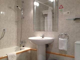 Apartamentos Turisticos Puerta de León - 2