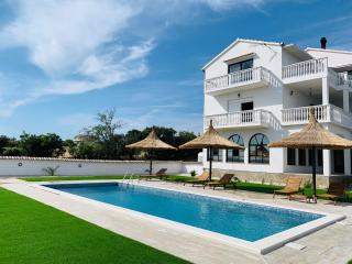 Apartmani Viktorija - Vrana - 0