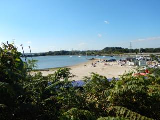 Family Seaside Retreat Private Stay at 5-Star Rockley Holiday Park Poole - Poole - 2