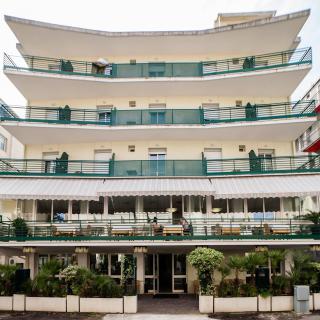 Hotel Plaza - Rímini - 0