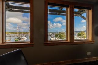At The Helm Hotel - Ilwaco - 4