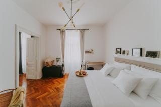 Alloro Boutique Apartment - 7