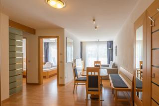 Glanzhof Hotel & Apartments - Marling - 1