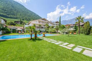 Glanzhof Hotel & Apartments - Marling - 0