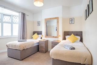 The Location - TV in Every Bedroom! - Swansea - 0