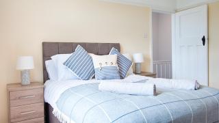 The Location - TV in Every Bedroom! - Swansea - 5