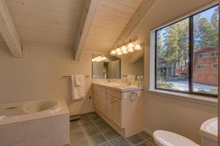 Sunny Daze at Dollar Point by Tahoe Getaways - Tahoe Classic w Open Floor Plan, Wood Fireplace, Close to Lake! - Tahoe City - 2