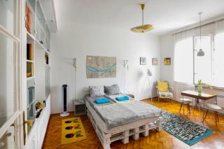 Bright Lights, Big City Studio - Budapest - 9