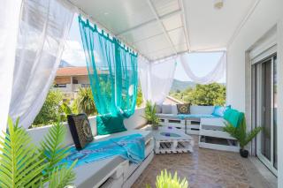 Shark Apartments - 8