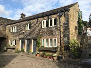 Over The Bridge Guest House - Ripponden - 0