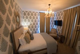 Serenity Inn Newport - 1