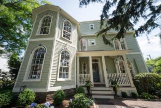 Serenity Inn Newport - 1