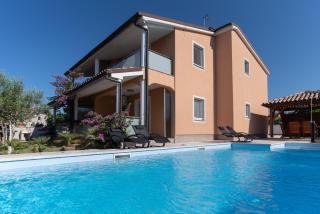 Apartments Lara - Medulin - 1