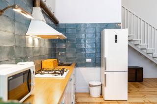 Charming Sololaki 1BR Mezzanine Apt - By Wehost - Tbilisi - 1