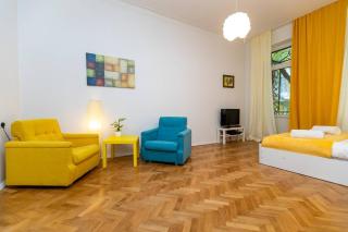 Chic 1BR Apt with Balcony - By Wehost - Tbilisi - 0