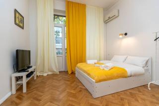 Chic 1BR Apt with Balcony - By Wehost - Tbilisi - 3