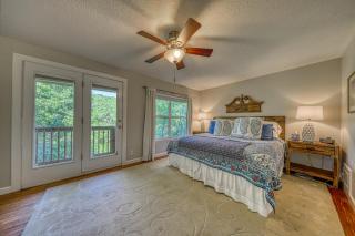 Peaceful Retreat on Quiet Cove on Lake Travis - 4