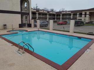 HomeBridge Inn and Suites - 1